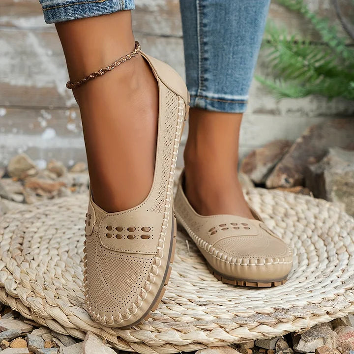 Isabel | Women’s Comfortable Black Flats