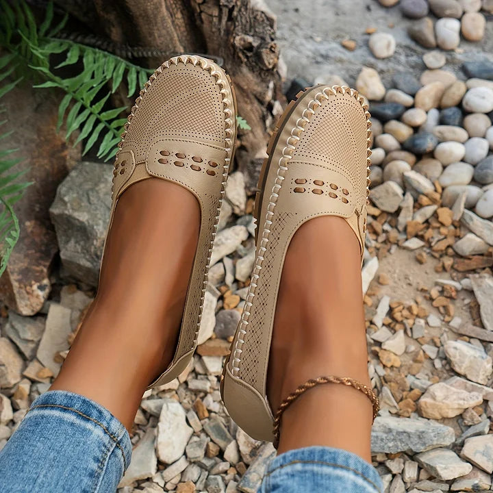 Isabel | Women’s Comfortable Black Flats